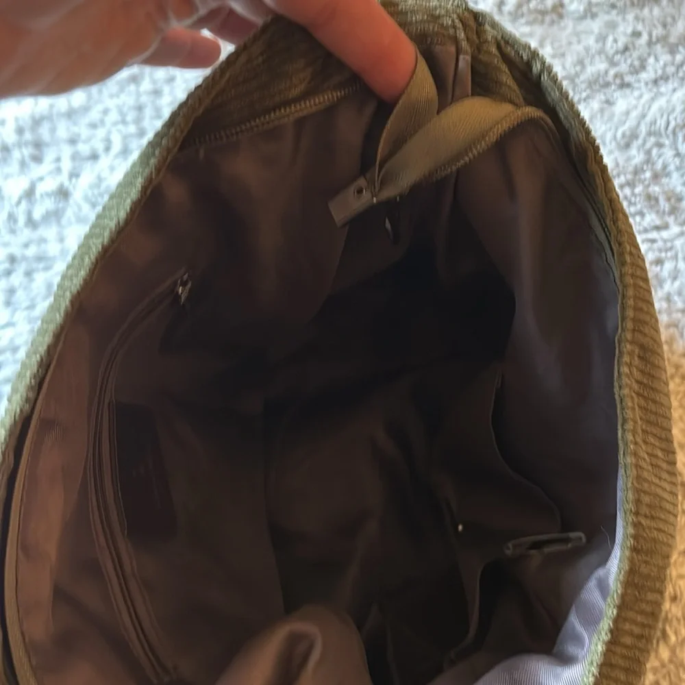 Medium sized olive green corduroy purse - Picture 5 of 8